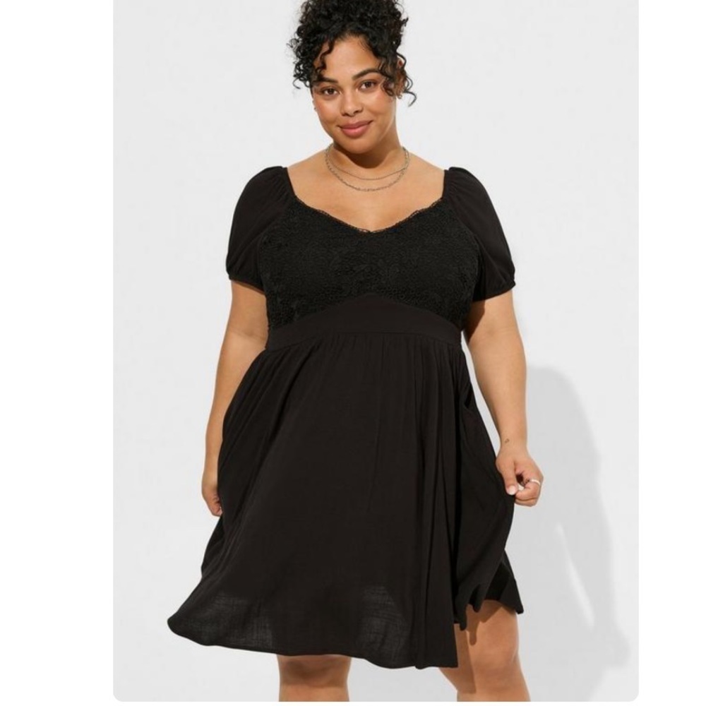 TORRID NWT Mini Rayon Slub Balloon Sleeve Lace Inset Dress